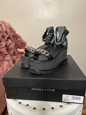 Kendall & Kylie Black Platform Sandals with Silver Chain